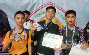 Tiga siswa peraih juara Pencak Silat Kemenpora RI