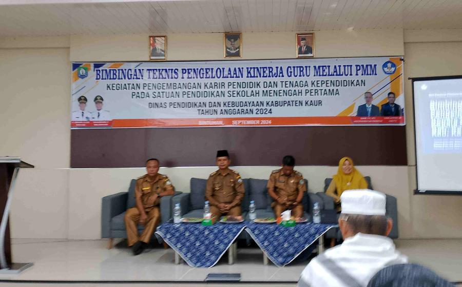 kepala dinas dan jajaran duduk bersama