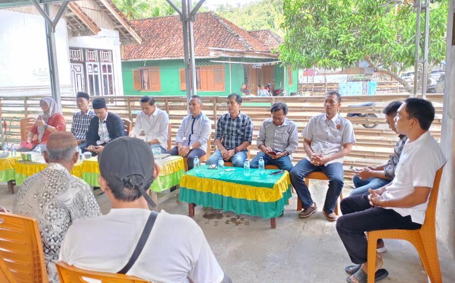 Pasangan Gusril-Hamid didampingi tim pemenangan dan pimpinan partai pengusung