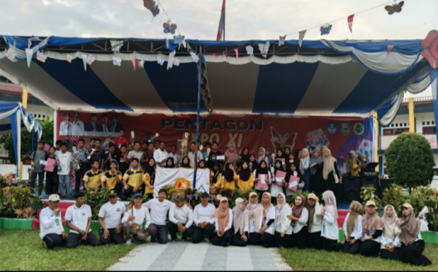 foto bersama SMPIT INSAN KAMIL KAUR 