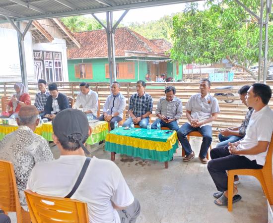 Pasangan Gusril-Hamid didampingi tim pemenangan dan pimpinan partai pengusung