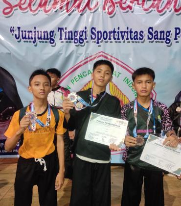 Tiga siswa peraih juara Pencak Silat Kemenpora RI